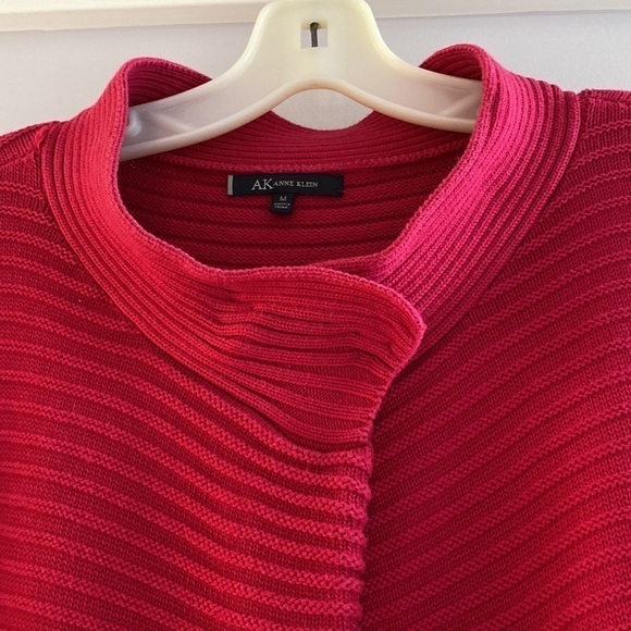 Anne Klein Cardigan ribbed pink with 3/4 cuffed sleeves. 100% cotton. Medium
C - Picture 10 of 11